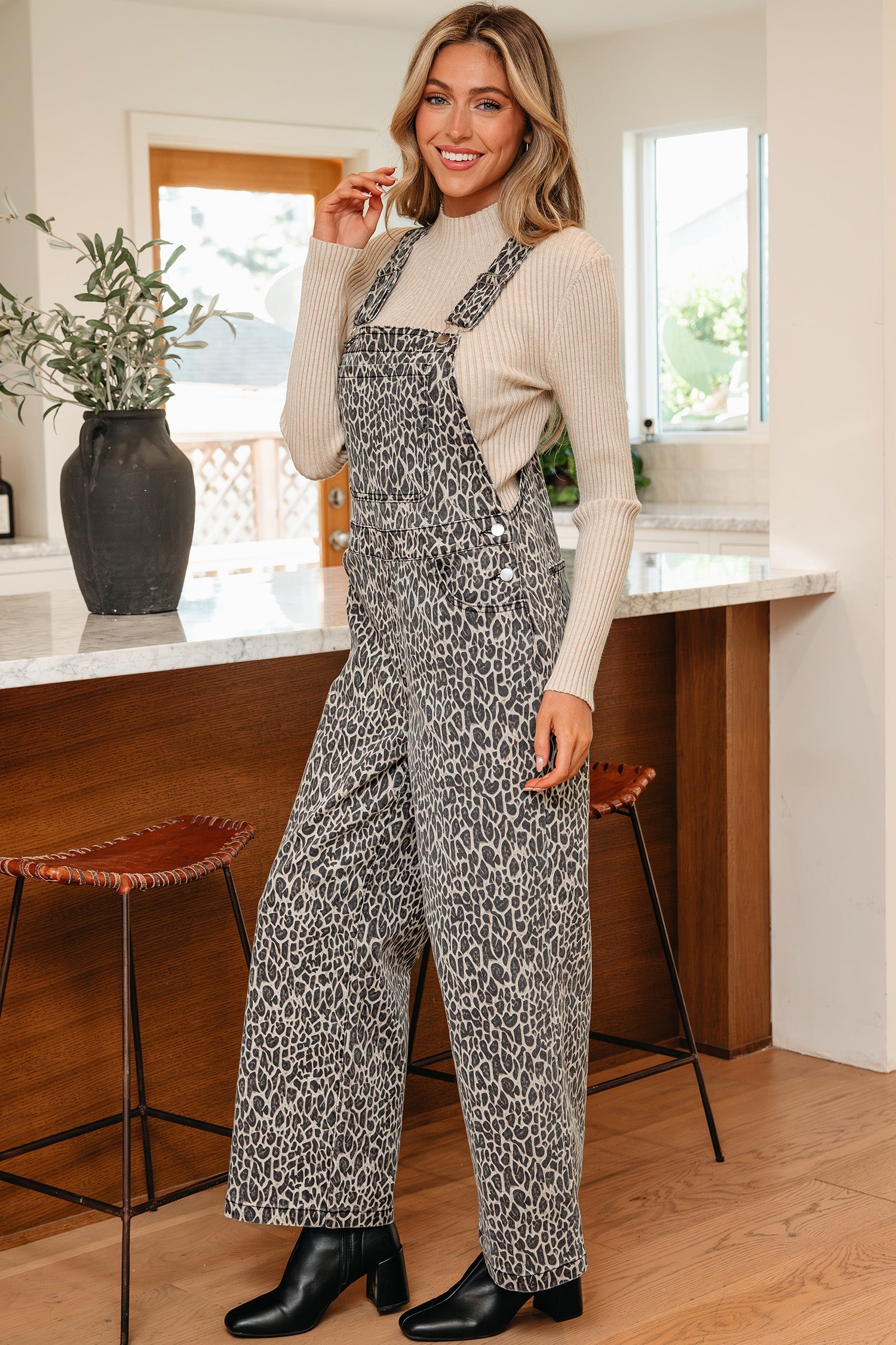 Soleil Leg Loose Overall Jumpsuit